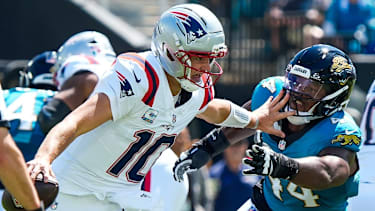 Drake Maye leistete sich beim 6:35 der New England Patriots gegen die Jacksonville Jaguars zwei Interceptions und einen verlorenen Fumble