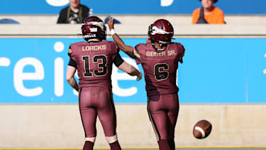 Wide Receiver Kaylon Geiger von Rhein Fire erzielt einen Touchdown im Spiel gegen die London Warriors in der Schauinsland-Reisen-Arena in Duisburg (American Football League Europe, Deutschland)