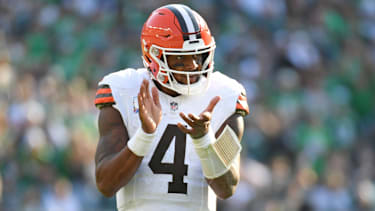 Cleveland Browns Quarterback Deshaun Watson (4) im Spiel gegen die Philadelphia Eagles.