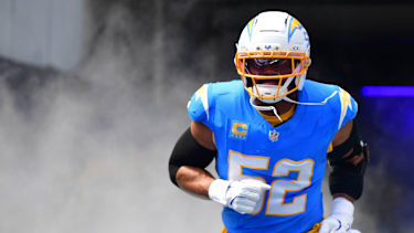 Chargers-Pass-Rusher Khalil Mack wird vor der NFL Trade Deadline mit einem Wechsel zu den San Francisco 49ers in Verbindung gebracht