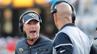 NFL, American Football Herren, USA Houston Texans at Jacksonville Jaguars, Nov 13, 2016; Jacksonville, FL, USA; Jacksonville Jaguars head coach Gus Bradley (left) yells at linebackers coach Robert Saleh during the second half of a football game against the Houston Texans at EverBank Field. The Texans won 24-21. Mandatory Credit: Reinhold Matay-USA TODAY Sports, 13.11.2016 16:59:02, 9674999, Robert Saleh, Jacksonville Jaguars, Gus Bradley, Houston Texans, NFL, EverBank Field PUBLICATIONxINxGERxSUIxAUTxONLY Copyright: xReinholdxMatayx 9674999