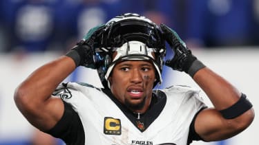 NFL, American Football Herren, USA Philadelphia Eagles at New York Giants Oct 9, 2025; East Rutherford, New Jersey, USA; Philadelphia Eagles running back Saquon Barkley (26) looks on during the second quarter of the game against the New York Giants at MetLife Stadium. East Rutherford MetLife Stadium New Jersey USA, EDITORIAL USE ONLY PUBLICATIONxINxGERxSUIxAUTxONLY Copyright: xVincentxCarchiettax 20251009_hlf_cb6_071