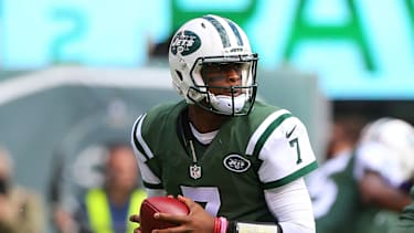 New York Jets Quarterback Geno Smith (#7) während des NFL-Spiels gegen die Baltimore Ravens im MetLife Stadium in East Rutherford, New Jersey