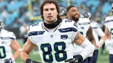 CHARLOTTE, NC - DECEMBER 28: Seattle Seahawks tight end AJ Barner (88) during an NFL, American Football Herren, USA football game between the Seattle Seahawks and the Carolina Panthers on December 28, 2025 at Bank of America stadium in Charlotte, N.C. (Photo by John Byrum Icon Sportswire) NFL: DEC 28 Seahawks at Panthers EDITORIAL USE ONLY Icon251228070