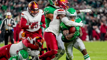 January 4, 2026, Philadelphia, Pa, USA: Philadelphia Eagles running back Tank Bigsby (37) scores a touchdown during the NFL, American Football Herren, USA football matchup between the Washington Commanders and the Philadelphia Eagles at Lincoln Financial Field in Philadelphia, Pennsylvania on January 4, 2026. Cal Media Philadelphia USA - ZUMAcs17 20260104_faf_cs17_028 Copyright: xScottxSeriox