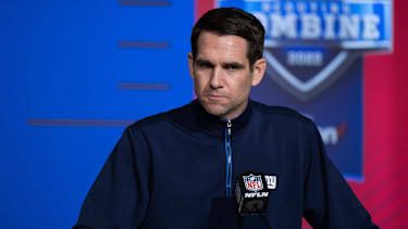 New York Giants General Manager Joe Schoen beantwortet Fragen beim NFL Scouting Combine im Indiana Convention Center in Indianapolis, IN.
