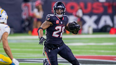Houston Texans Running Back Joe Mixon (28) läuft mit dem Ball gegen die Los Angeles Chargers.