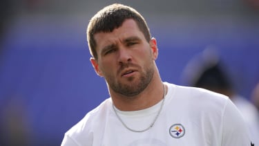 NFL, American Football Herren, USA Pittsburgh Steelers at Baltimore Ravens Dec 7, 2025; Baltimore, Maryland, USA; Pittsburgh Steelers linebacker T.J. Watt (90) warms up before the game against the Baltimore Ravens at M&T Bank Stadium. Baltimore M&T Bank Stadium Maryland USA, EDITORIAL USE ONLY PUBLICATIONxINxGERxSUIxAUTxONLY Copyright: xMitchxStringerx 20251207_jcd_ax1_0002