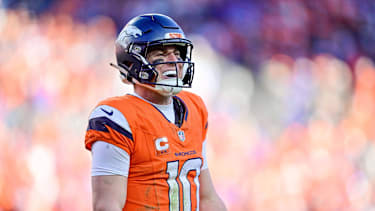Denver Broncos Quarterback Bo Nx reagiert auf ein Play gegen die Buffalo Bills im Divisional Round Game.