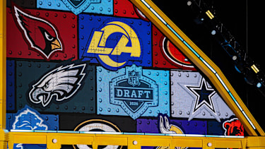 Bühnenbereich des 2026 NFL Draft in Pittsburgh, Pennsylvania, mit NFL-Branding und Veranstaltungskulisse (American Football, USA)