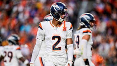 Denver Broncos Cornerback Pat Surtain II (2) bei einem NFL-Spiel.