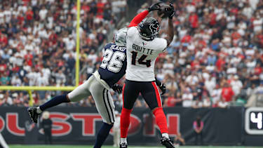 Daron Bland versucht einen Pass gegen die Texans zu verteidigen