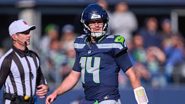 Seattle Seahawks Quarterback Sam Darnold 14 bei einem NFL-Spiel.