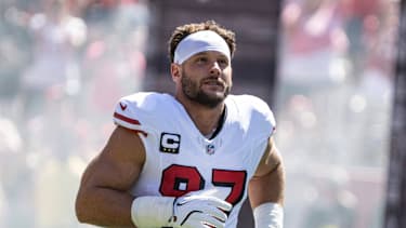 San Francisco 49ers Defensive End Nick Bosa vor einem NFL-Spiel.