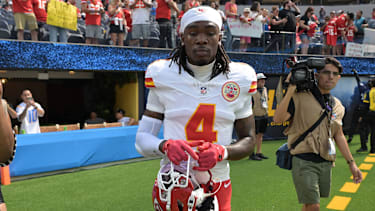 Wide Receiver Rashee Rice von den Kansas City Chiefs verlässt nach dem NFL-Spiel gegen die Los Angeles Chargers das Spielfeld im SoFi Stadium in Inglewood, Kalifornien (American Football, USA)
