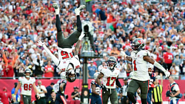 Tez Johnson feiert seinen Touchdown für die Tampa Bay Buccaneers mit einem Salto.