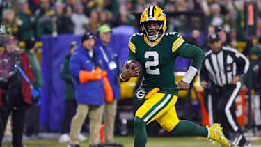 Packers-Quarterback Malik Willis läuft mit dem Ball