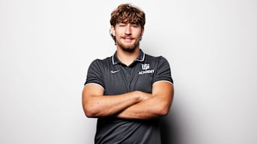 Niko Kampas bei der NFL Academy