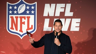 Ehemaliger NFL-Profi Markus Kuhn spricht beim NFL Live Fan Forum im Hotel Bayerischer Hof in München (NFL, American Football, Deutschland)