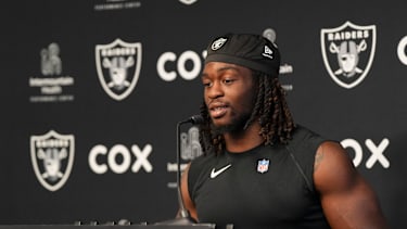 Running Back Ashton Jeanty von den Las Vegas Raiders spricht während einer Pressekonferenz bei den Organized Team Activities im Intermountain Health Performance Center in Henderson (NFL, USA)