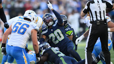 Seahawks feiern Sack gegen Herbert