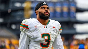 Miami Hurricanes Defensive End Akheem Mesidor (3) beim Spiel der Pitt Panthers gegen die Miami Hurricanes im Acrisure Stadium in Pittsburgh, Pennsylvania.