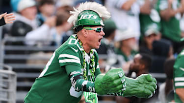 New York Jets Fans feiern bei einem NFL-Spiel.