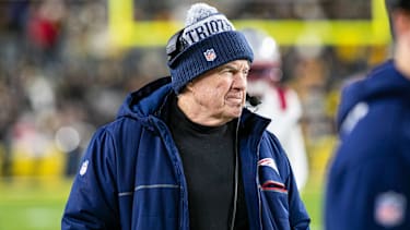 PITTSBURGH, PA - DECEMBER 07: New England Patriots head coach Bill Belichick looks on during the regular season NFL, American Football Herren, USA football game between the New England Patriots and Pittsburgh Steelers on December 07, 2023 at Acrisure Stadium in Pittsburgh, PA. (Photo by Mark Alberti Icon Sportswire) NFL: DEC 07 Patriots at Steelers EDITORIAL USE ONLY Icon23120743454