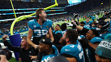 Jacksonville Jaguars Kicker Cam Little feiert den Sieg beim NFL London Game gegen die Philadelphia Eagles.
