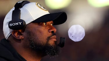 Ex-Head-Coach Mike Tomlin von den Pittsburgh Steelers vor dem AFC-Wild-Card-Spiel gegen die Houston Texans im Acrisure Stadium