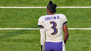 Quarterback Robert Griffin III auf dem Feld bei einem Spiel der Baltimore Ravens gegen die Indianapolis Colts.