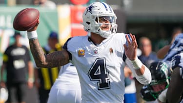 Dallas Cowboys Quarterback Dak Prescott wirft einen Ball in einem Spiel gegen die New York Jets.
