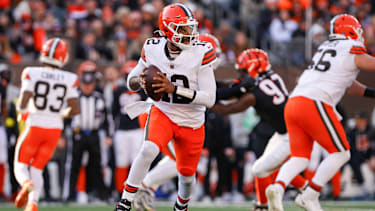 CINCINNATI, OH - JANUARY 04: Cleveland Browns quarterback Shedeur Sanders (12) carries the ball during the game against the Cleveland Browns and the Cincinnati Bengals on January 4, 2026, at Paycor Stadium in Cincinnati, OH. (Photo by Ian Johnson Icon Sportswire) NFL, American Football Herren, USA JAN 04 Browns at Bengals EDITORIAL USE ONLY Icon260104105