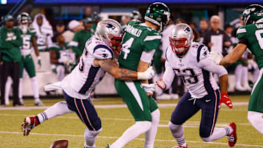 NFL, American Football Herren, USA 2019: Patriots vs Jets OCT 21 October 21, 2019, New England Patriots defensive end John Simon (55) with the sack as he knocks the ball away from New York Jets quarterback Sam Darnold (14), which middle linebacker Kyle Van Noy (53) will recover, during the NFL game between the New England Patriots and the New York Jets at MetLife Stadium in East Rutherford, New Jersey. Christopher Szagola CSM East Rutherford New Jersey USA EDITORIAL USE ONLY Copyright: xx ZUMA-20191021_zaf_cs7_020.jpg ChrisxSzagolax csmphototwo599358