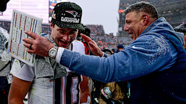 DENVER, CO - JANUARY 25: New England Patriots quarterback Drake Maye (10) and head coach Mike Vrabel celebrate after a win against the Denver Broncos in the AFC Championship Game at Empower Field at Mile High on January 25, 2026 in Denver, Colorado. (Photo by Dustin Bradford Icon Sportswire) NFL, American Football Herren, USA JAN 25 AFC Championship Game Patriots at Broncos EDITORIAL USE ONLY Icon132260125050