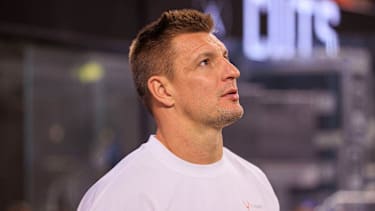 Tom Brady und Rob Gronkowski spielten zusammen beim Fanatics Flag Football Classic - die NFL-Legenden sorgten noch für ein Highlight, bevor sich Gronkowski verletzte.