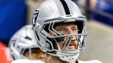 2025: Maxx Crosby wartet in Indianapolis im Tunnel auf den Kickoff.