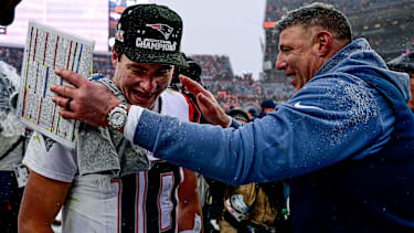 DENVER, CO - JANUARY 25: New England Patriots quarterback Drake Maye (10) and head coach Mike Vrabel celebrate after a win against the Denver Broncos in the AFC Championship Game at Empower Field at Mile High on January 25, 2026 in Denver, Colorado. (Photo by Dustin Bradford Icon Sportswire) NFL, American Football Herren, USA JAN 25 AFC Championship Game Patriots at Broncos EDITORIAL USE ONLY Icon132260125050