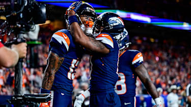 Wide Receiver Pat Bryant (13) von den Denver Broncos jubelt im dritten Viertel nach einem Touchdown-Catch gegen die Los Angeles Rams.