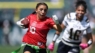 Das Flag Football Team aus Delaware während der Halbzeit eines Spiels der Philadelphia Eagles gegen die Cleveland Browns.