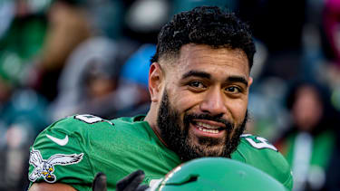 Offensive Tackle Jordan Mailata vor einem Spiel der Philadelphia Eagles gegen die Washington Commanders im Lincoln Financial Field.