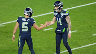 NFL, American Football Herren, USA Super Bowl LX-Seattle Seahawks at New England Patriots Feb 8, 2026; Santa Clara, CA, USA; Seattle Seahawks place kicker Jason Myers (5) and Seattle Seahawks punter Michael Dickson (4) celebrate after a field goal against the New England Patriots in the second half in Super Bowl LX at Levi s Stadium. Santa Clara Levi s Stadium CA USA, EDITORIAL USE ONLY PUBLICATIONxINxGERxSUIxAUTxONLY Copyright: xKirbyxLeex 20260208_jla_al2_495