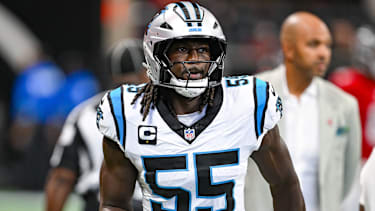 Linebacker Devin Lloyd (55) von den Carolina Panthers beim Aufwärmen vor dem NFL-Spiel gegen die Atlanta Falcons.