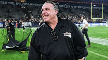 Rhein Fire Head Coach Jim Tomsula nach einem Spiel gegen die Vienna Vikings.