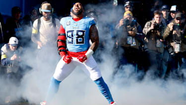 Tennessee Titans Defensive Tackle Jeffery Simmons (98) läuft auf das Feld vor dem Spiel gegen die Kansas City Chiefs.