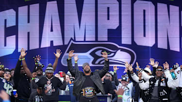 Die Seattle Seahawks feiern bei der Champion-Parade nach ihrem Super-Bowl-Sieg.