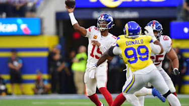 Aaron Donald von den Los Angeles Rams setzt Giants-Quarterback Jameis Winston bei seinem NFL-Comeback unter Druck