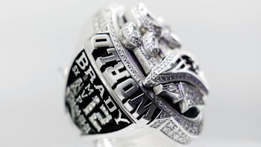 Einer von Tom Bradys Super Bowl Ringen wird in Las Vegas ausgestellt.