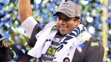 SUPER BOWL XLVIII DENVER BRONCOS VS. SEATTLE SEAHAWKS Seattle Seahawks quarterback Russell Wilson (3) lifts the Lombardi trophy after a 43-8 win against the Denver Broncos in Super Bowl XLVIII at MetLife Stadium in East Rutherford, N.J., on Sunday, Feb. 2, 2014. (J. Conrad Williams Newsday MCT) East Rutherford NJ USA EDITORIAL USE ONLY Copyright: xx 1148614 J.xConradxWilliamsx krtphotoslive660582