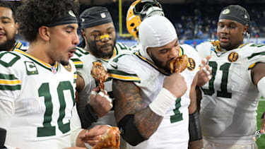 Jordan Love und Micah Parsons nach dem Thanksgiving-Sieg gegen die Detroit Lions: Ein letzter Höhenflug der Green Bay Packers, bevor die Saison 2025 in einen bitteren Absturz mündete.